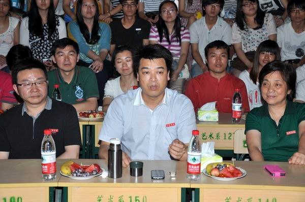 �R������ӛ�^��У�@���ϴ�W��