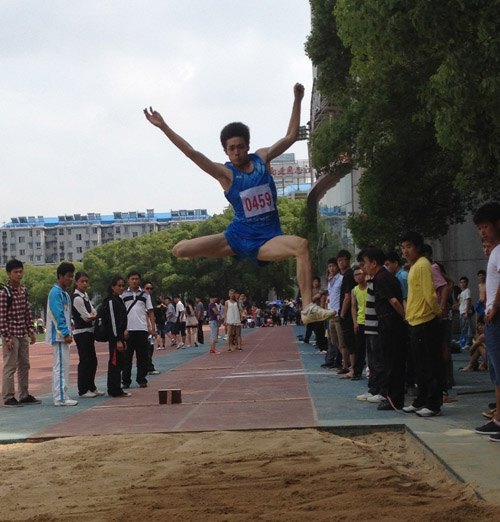 景德鎮(zhèn)陶瓷學(xué)院學(xué)子在江西大學(xué)生田徑運(yùn)動(dòng)會(huì)中獲佳績(jī)