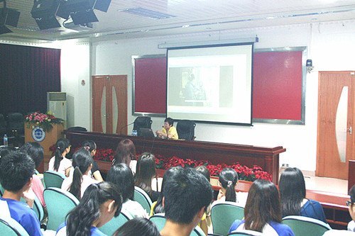 傳媒專家來校 與同學們暢談新時期傳媒創新與發展