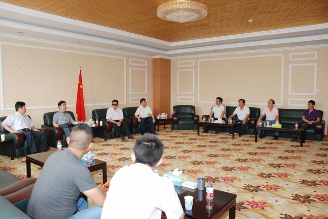 牛鐘順會見濰坊學院莘縣幫包村客人