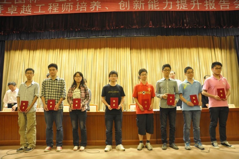 第二屆“上圖杯”上海大學(xué)生先進(jìn)成圖技術(shù)大賽頒獎(jiǎng)大會在東華大學(xué)舉行