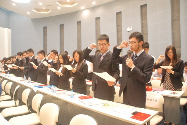 東華大學(xué)第六期研究生骨干培訓(xùn)班結(jié)業(yè)典禮暨第十六屆研究生委員會(huì)成立儀式舉行