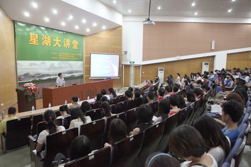 談中國先鋒文學流變 中大教授鼓勵同學們保持青春活力