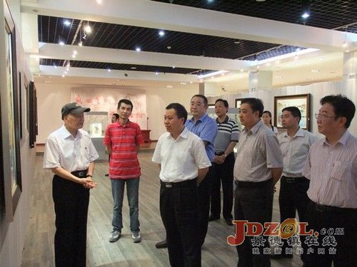 丁千教授陶瓷藝術(shù)珍品展在景德鎮(zhèn)市舉行