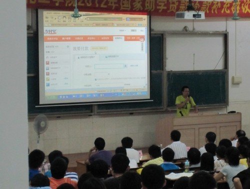 學校與1013名欠貸畢業(yè)生簽訂還款補充協(xié)議