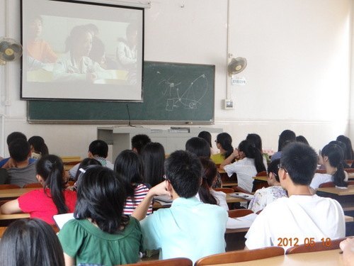 學校與1013名欠貸畢業(yè)生簽訂還款補充協(xié)議