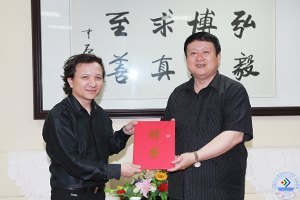 “朱亦兵大提琴樂團(tuán)”來濟(jì)南大學(xué)訪問演出