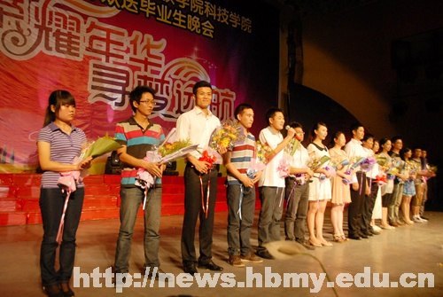 榮耀年華 尋夢遠航----學校舉行歡送2012屆畢業生晚會