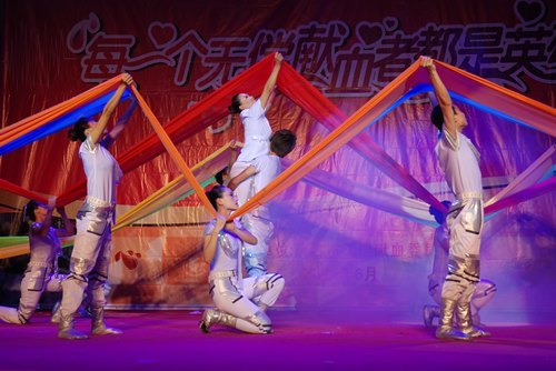 廣東石油化工學院承辦茂名市慶祝第九個“世界獻血者日”文藝晚會