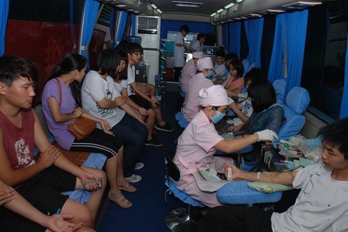 廣東石油化工學院承辦茂名市慶祝第九個“世界獻血者日”文藝晚會