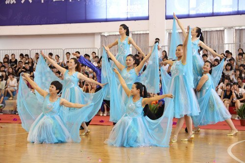 景德鎮陶瓷學院舉行“舞動校園,展示教工風采”排舞比賽