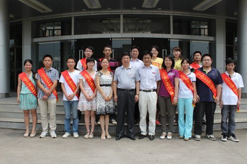 景德鎮(zhèn)陶瓷學(xué)院12名志愿者即將奔赴西部開展志愿服務(wù)工作