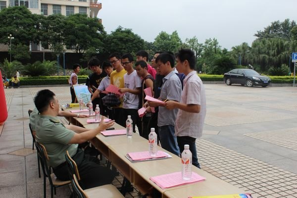 三明學院開展2012年兵役登記暨征兵工作宣傳活動