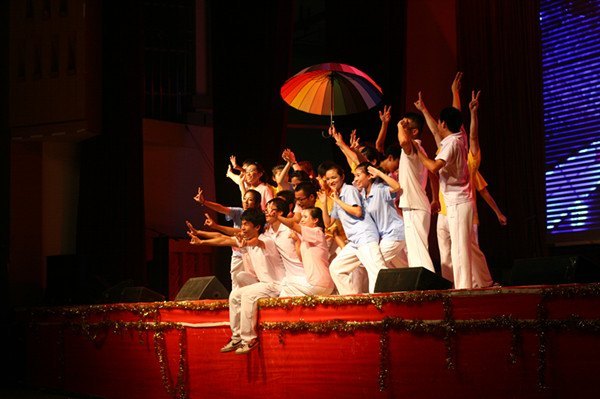 武漢工程大學隆重舉行歡送2012屆畢業生文藝晚會