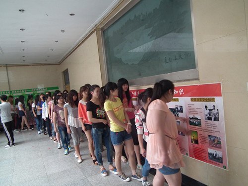 保衛處聯合數學系舉辦安全教育圖片展