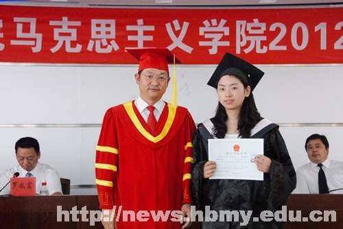 湖北民族學院2012屆五千余名畢業生今起踏上新征程