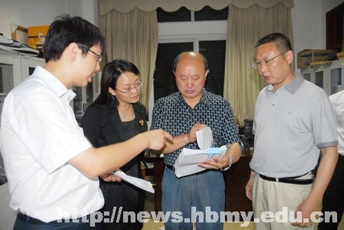 湖北民族學院2012屆五千余名畢業生今起踏上新征程