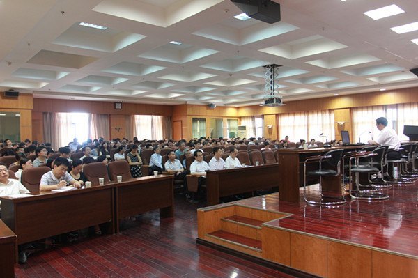 省委高校工委組織處肖慎鋼處長來武漢工程大學做報告