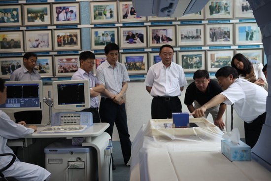 教育部雷朝滋副司長視察超聲醫(yī)療國家工程研究中心