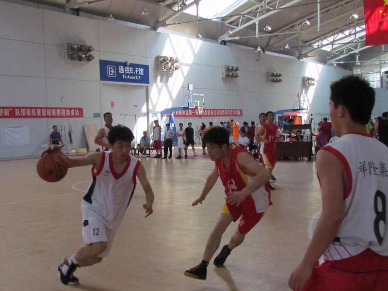 煙臺大學文經學院教職工在萊山區第一屆運動會上勇創佳績