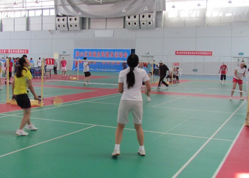 煙臺大學文經學院教職工在萊山區第一屆運動會上勇創佳績