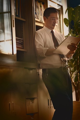 通訊:  耐得寂寞、敢于挑戰的優秀基層科技工作者——記“湖北名師”、“ 湖北省勞動模范”謝益民教授