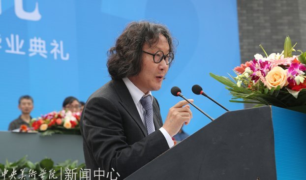 2012屆畢業(yè)典禮隆重舉行 在未來的天地中活出中央美術(shù)學(xué)院人的精彩