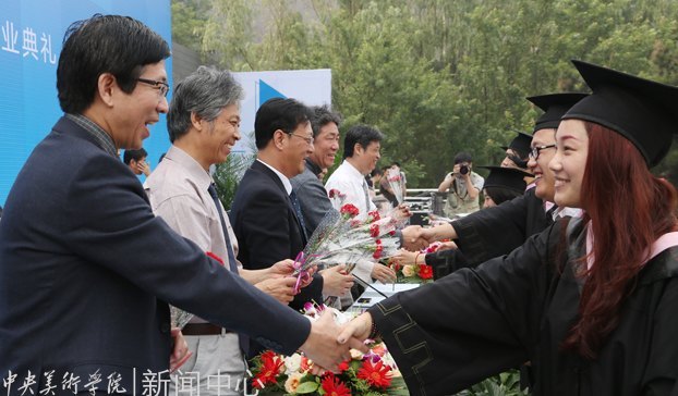 2012屆畢業(yè)典禮隆重舉行 在未來的天地中活出中央美術(shù)學(xué)院人的精彩