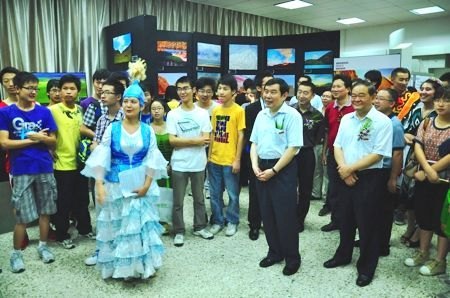 “魅力新疆”攝影展:一扇展示獨特故事的窗戶