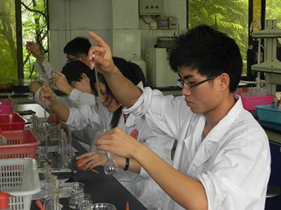 化工學(xué)院實(shí)驗(yàn)技能大賽決賽 優(yōu)異選手將參加省賽