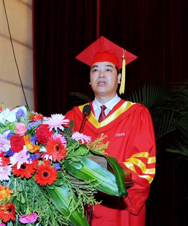 三明學院隆重舉行2012屆本科生畢業(yè)典禮