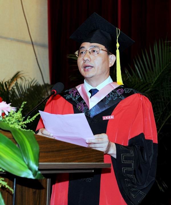 三明學院隆重舉行2012屆本科生畢業(yè)典禮