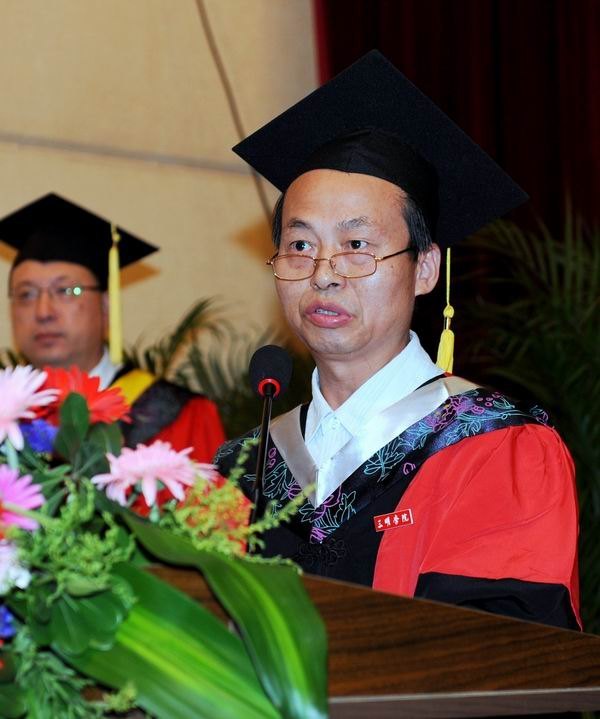 三明學院隆重舉行2012屆本科生畢業(yè)典禮