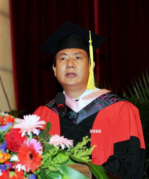 三明學院隆重舉行2012屆本科生畢業(yè)典禮