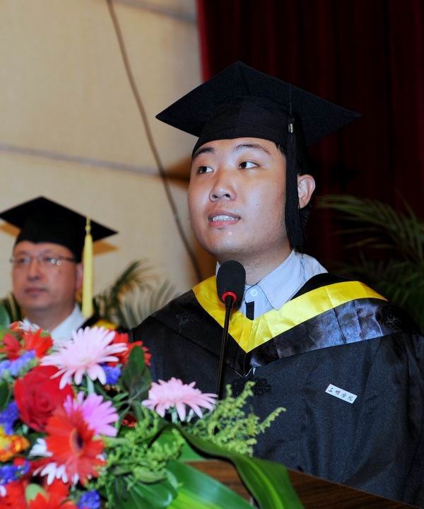 三明學院隆重舉行2012屆本科生畢業(yè)典禮