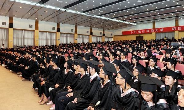 三明學院隆重舉行2012屆本科生畢業(yè)典禮