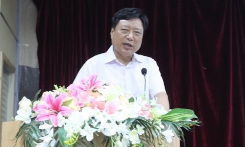 惠州學(xué)院原黨委書(shū)記李秀峰作“大學(xué)生人生目標(biāo)規(guī)劃”專題講座