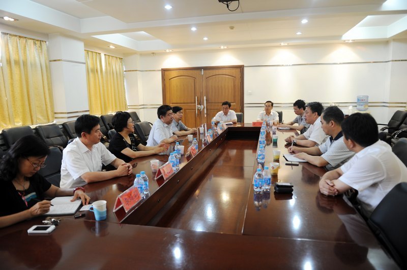 山東大學(xué)威海分校考察團(tuán)來(lái)校參觀考察