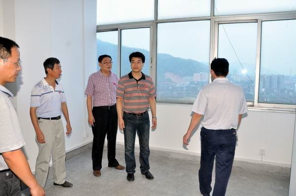 馬國防等校領導察看重點建設項目工地