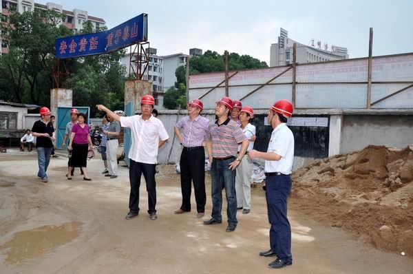 馬國防等校領導察看重點建設項目工地