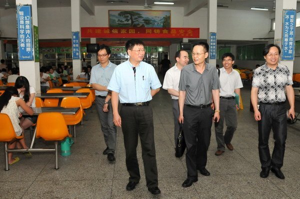 省教育廳專家組蒞臨常州工學院 檢查高校引入社會餐飲企業承包經營食堂工作