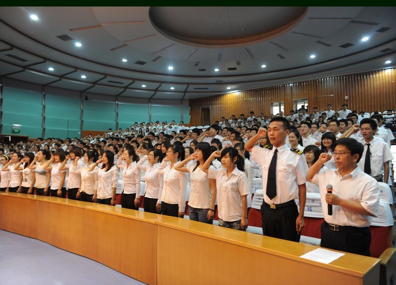 濱州學(xué)院舉行新黨員入黨宣誓儀式