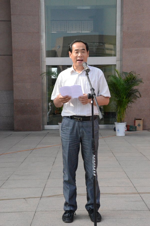 濰坊學(xué)院2012屆畢業(yè)典禮隆重舉行