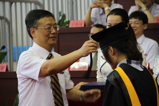 景德鎮(zhèn)陶瓷學(xué)院隆重舉行2012屆畢業(yè)典禮