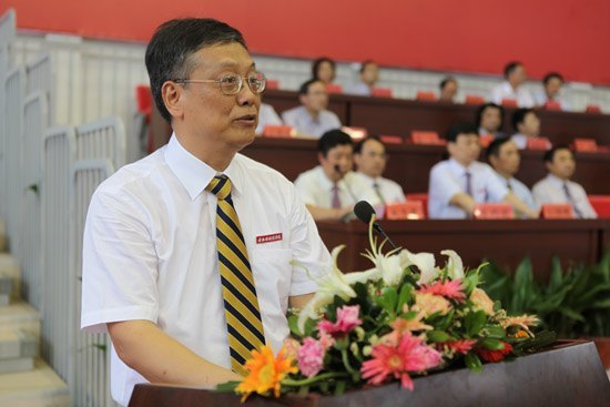 景德鎮(zhèn)陶瓷學(xué)院隆重舉行2012屆畢業(yè)典禮