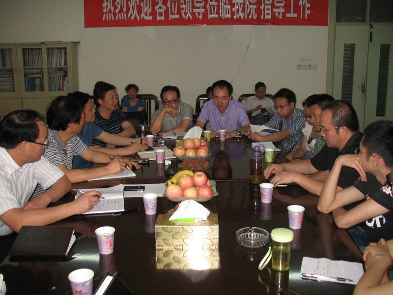 校領(lǐng)導(dǎo)與科技學(xué)院老師真誠面對面