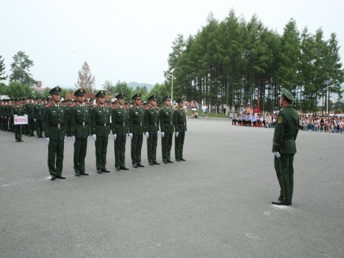 威武之師入校園