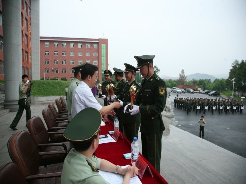 威武之師入校園