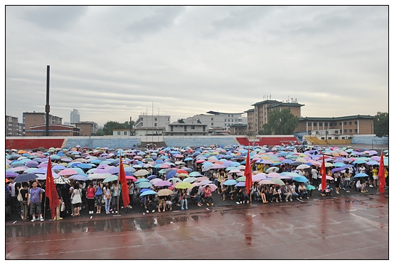 晉中學(xué)院隆重舉行2012屆本專(zhuān)科學(xué)生畢業(yè)典禮