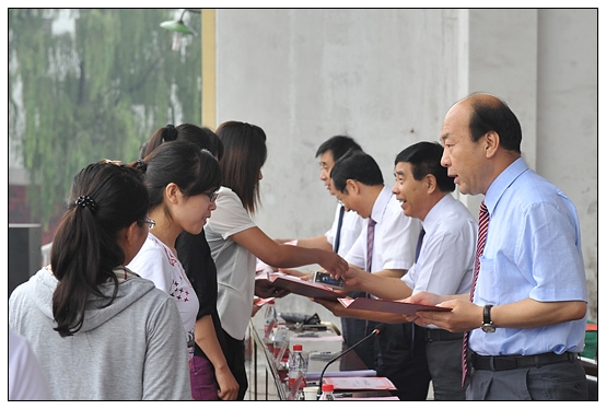 晉中學(xué)院隆重舉行2012屆本專(zhuān)科學(xué)生畢業(yè)典禮